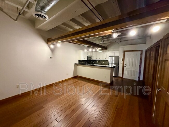 Building Photo - 132 S Dakota Ave