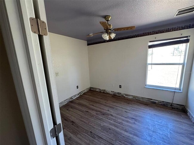 Building Photo - 14373 Irving St