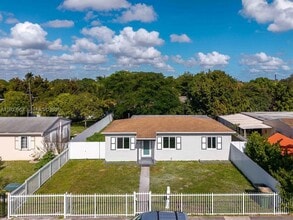 Building Photo - 1265 NE 142nd St