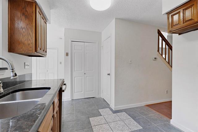 Building Photo - 100 Shinoak Valley