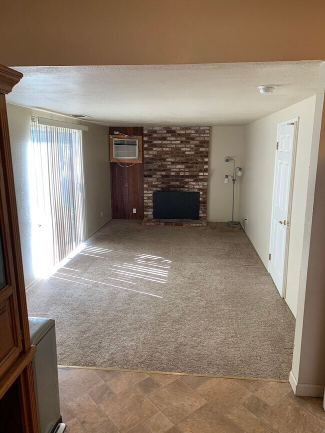 Building Photo - 3 Bedroom Home Near Slide Hill Park-$500 O...