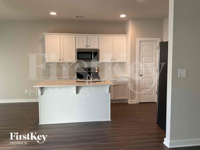 Building Photo - 130 Avalon Wy