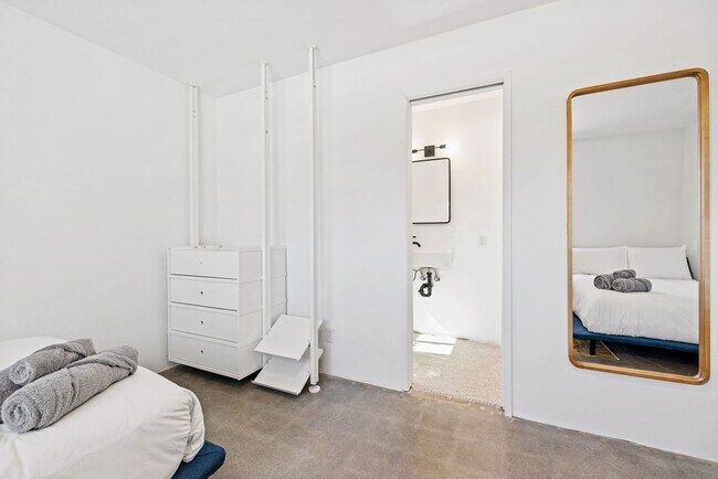 Building Photo - El Retiro - Pool, Jacuzzi, and Private Yard