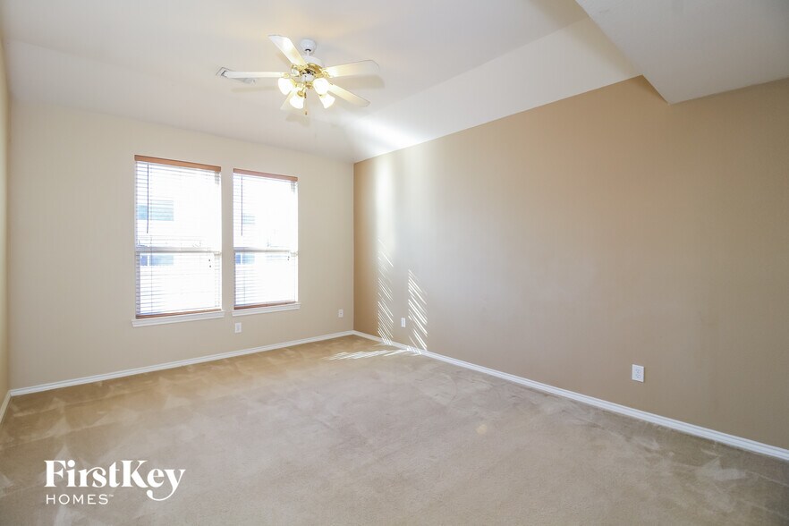 Building Photo - 4532 Fir Dr