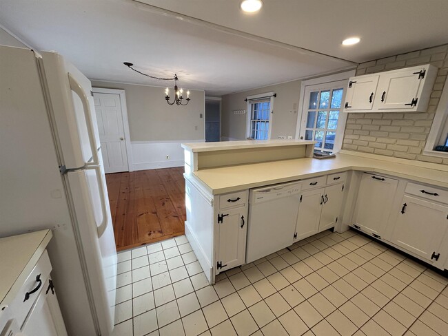 Building Photo - 23 Garfield St