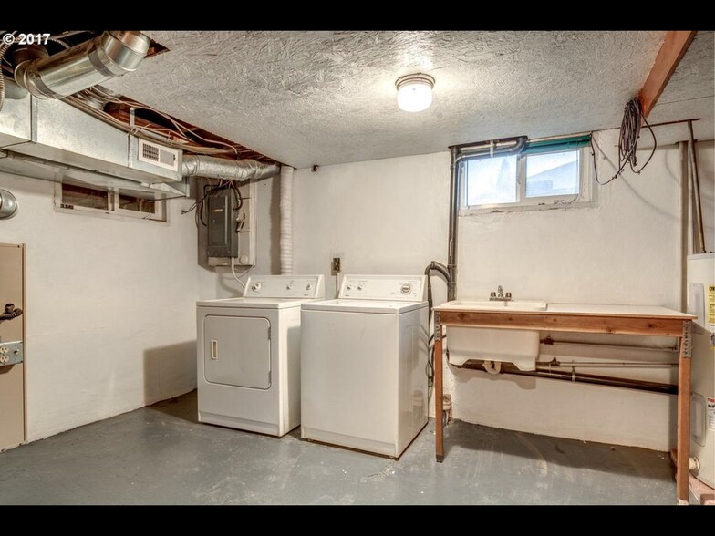 Large Laundry Room with Utility Sink & New Washer & Dryer & elect installed after photo was taken - 4709 NE 15th Ave