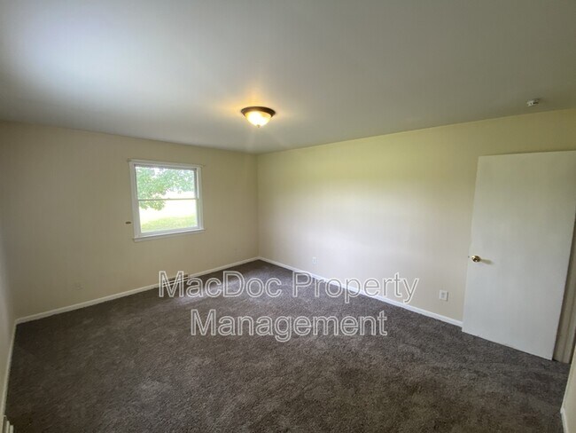 Building Photo - 10291 Paige Rd