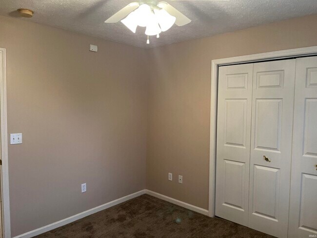 Building Photo - 6655 Oak View Ct