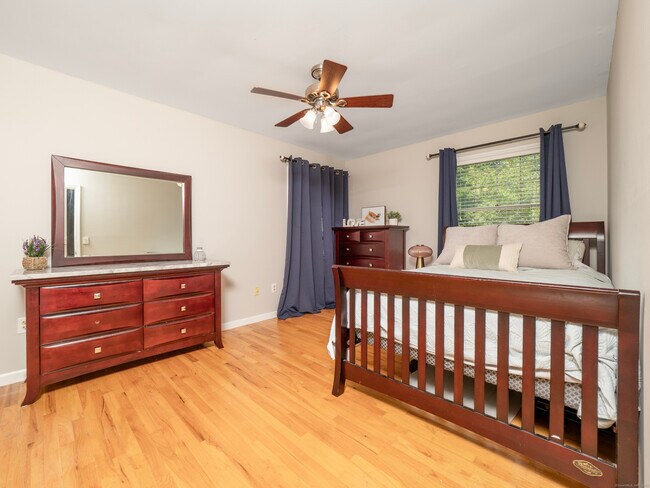 Building Photo - 31 Carriage House Dr