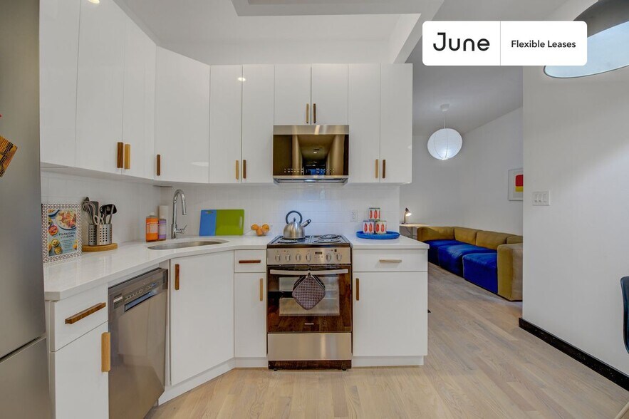 Building Photo - Chic ROOM at The Maison Suydam