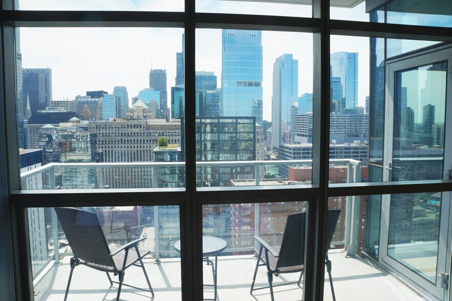 Building Photo - 303 W Ohio St