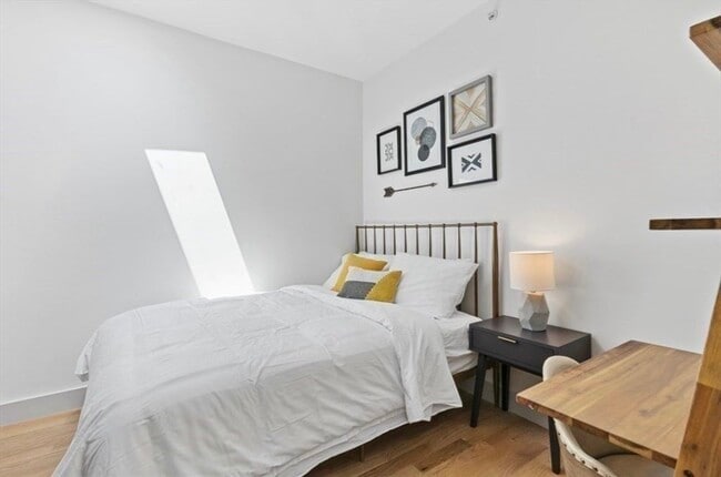 Building Photo - 43 Wordsworth St