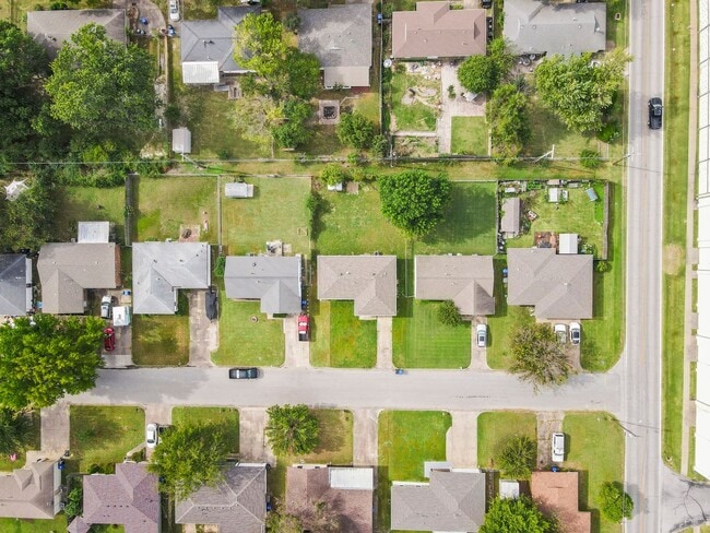 Building Photo - Charming 3-Bedroom Home Near the Rose Dist...