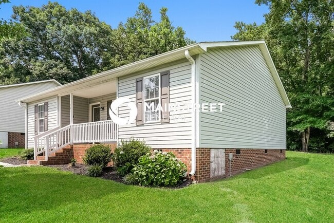 Building Photo - 3 Bedroom Pet-Friendly Home in THOMASVILLE...