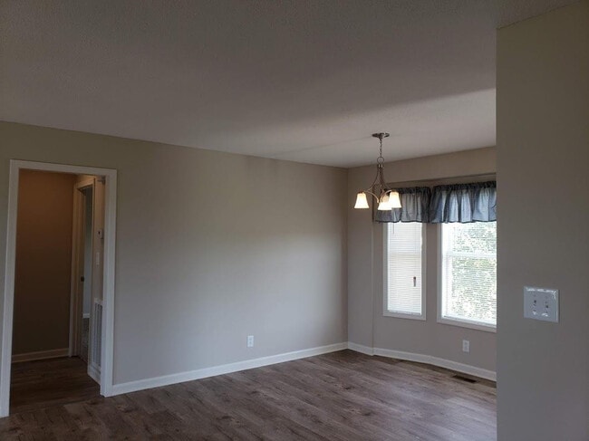 Building Photo - 117 Waterford Dr