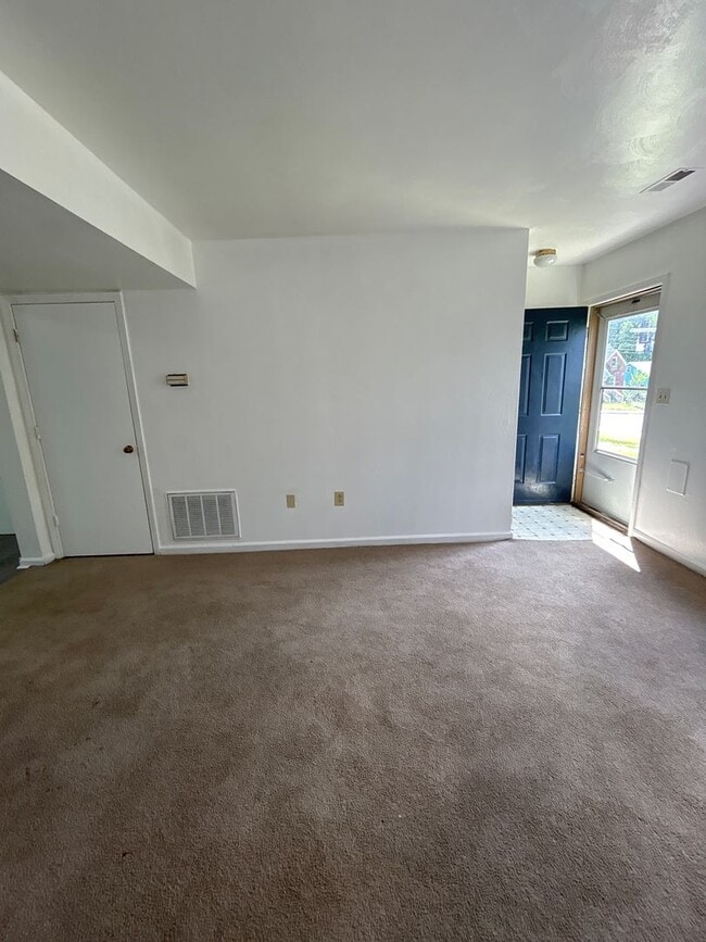 Building Photo - North West 2 bed 1 bath