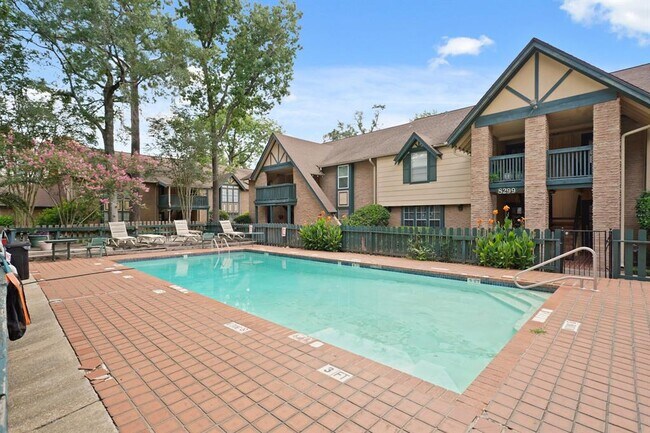 Building Photo - 8285 Kingsbrook Rd