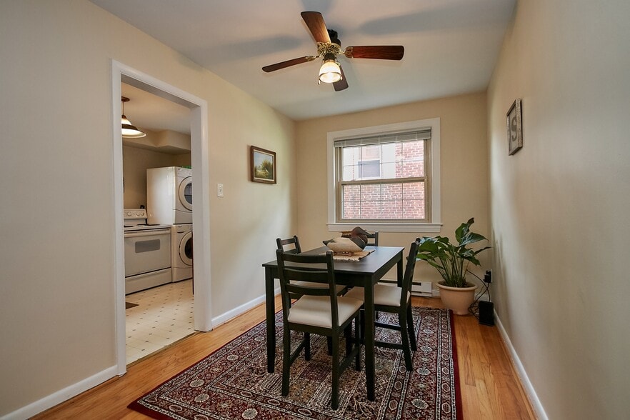 Large dining room - 805 23rd St S