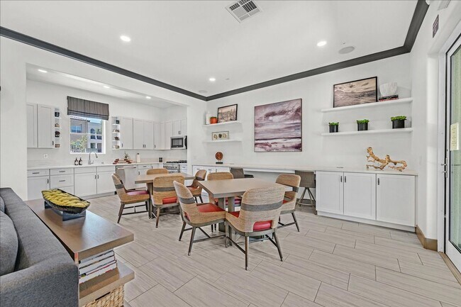 Building Photo - FULLY FURNISHED RENTAL