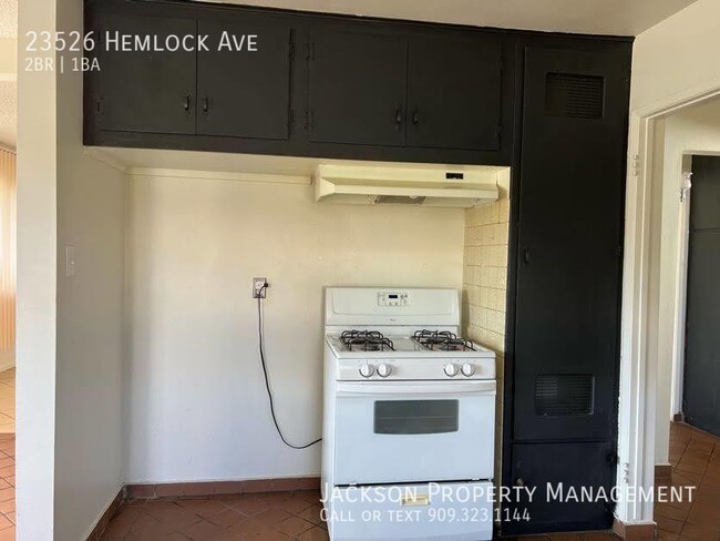 Building Photo - Great 2 Bedroom Unit