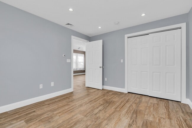 Building Photo - 35 Lipman Pl