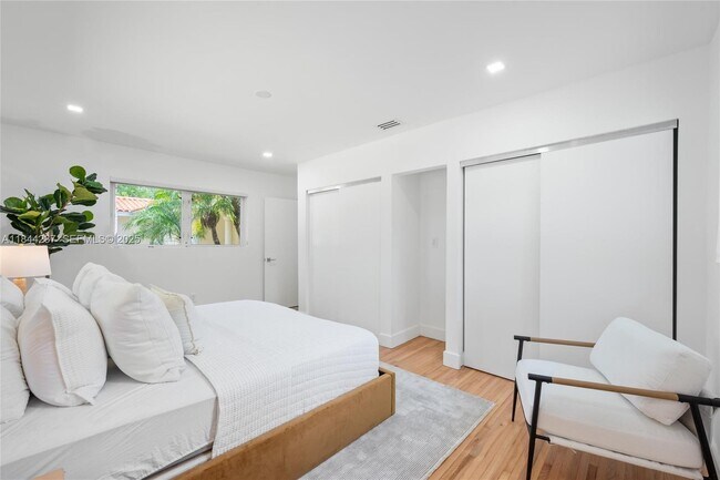 Building Photo - 5211 Granada Blvd