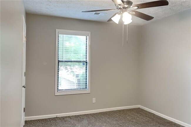 Building Photo - 815 Riverstone Ln