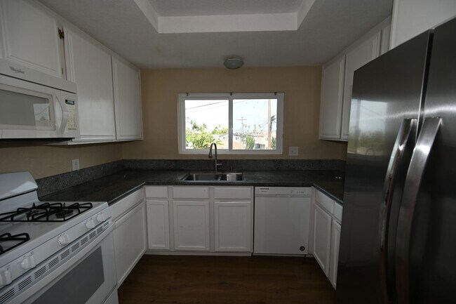 Building Photo - 4672-76LB