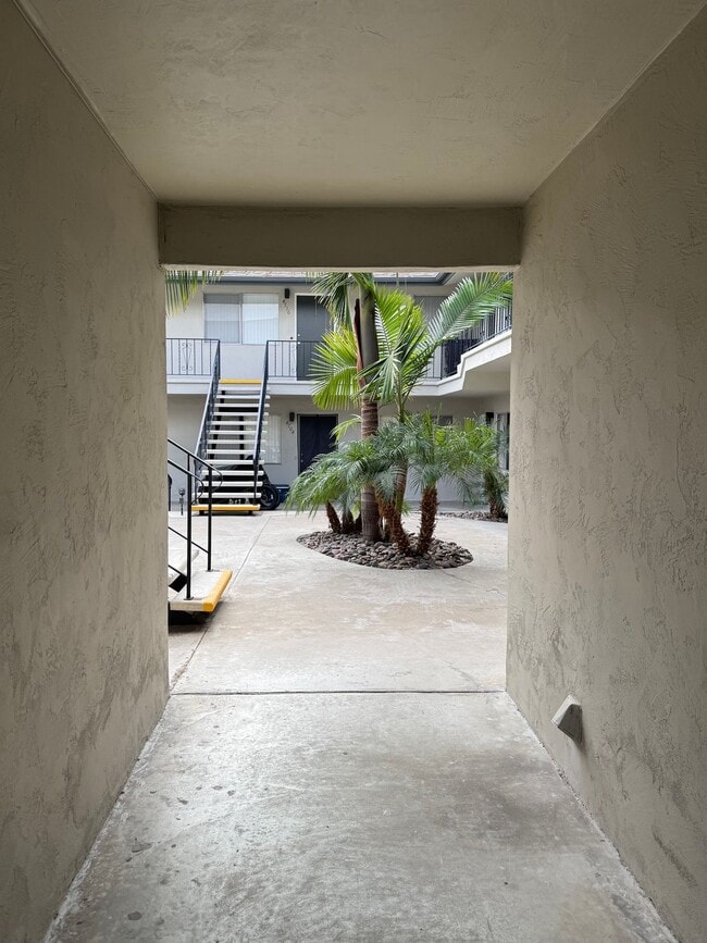 Building Photo - Jewell Manor