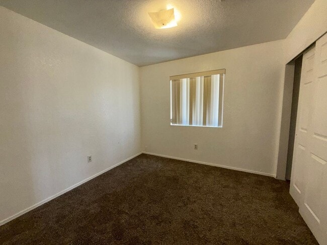 Building Photo - 807 Gemstone Ave