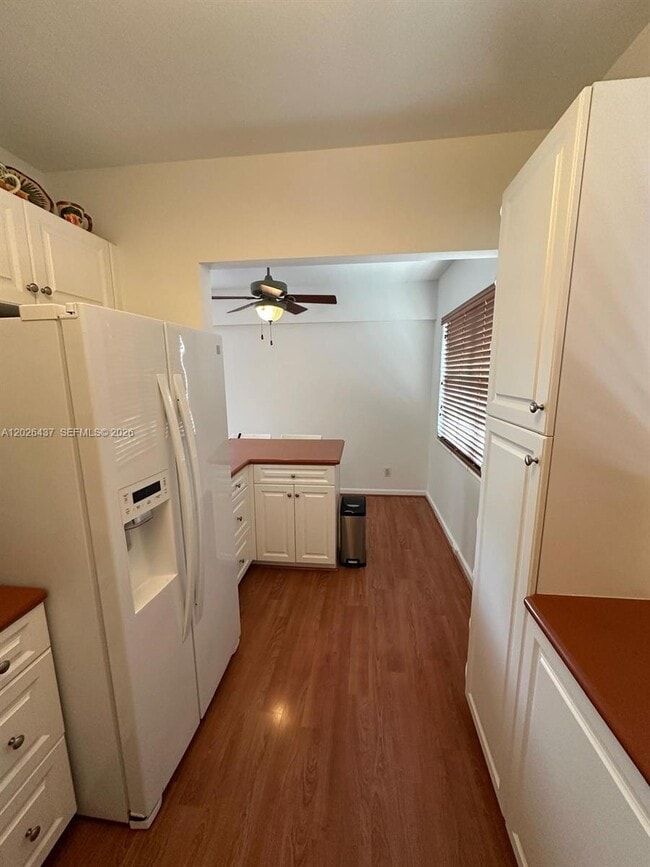 Building Photo - 449 Fanshaw K