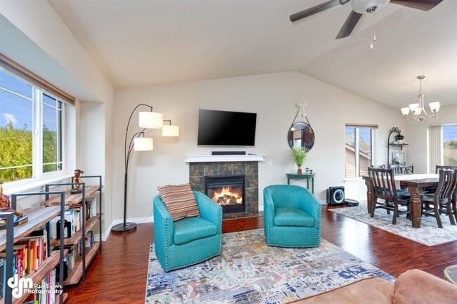 Building Photo - Gorgeous 4 Bedroom Home in West Park!