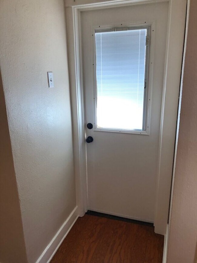 Building Photo - 1144 E Appleton St