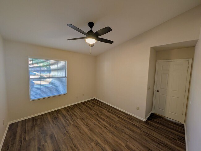 Building Photo - 3 Bedroom Plus an Office Home in the Candlewood Community Near S Cooper Rd and W Warner Rd!