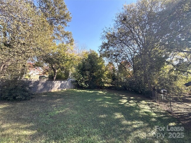 Building Photo - 904 Harrill St