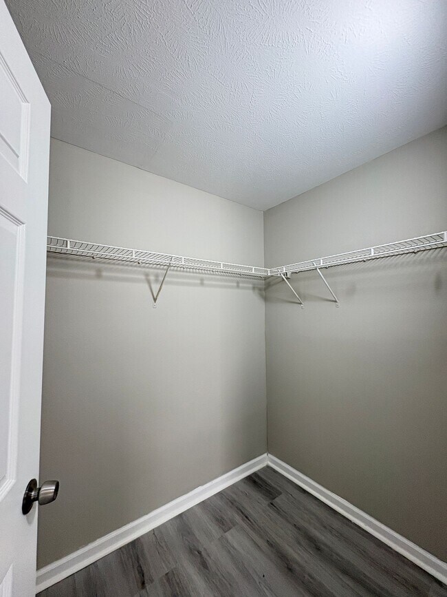 Building Photo - Bellagio Living III