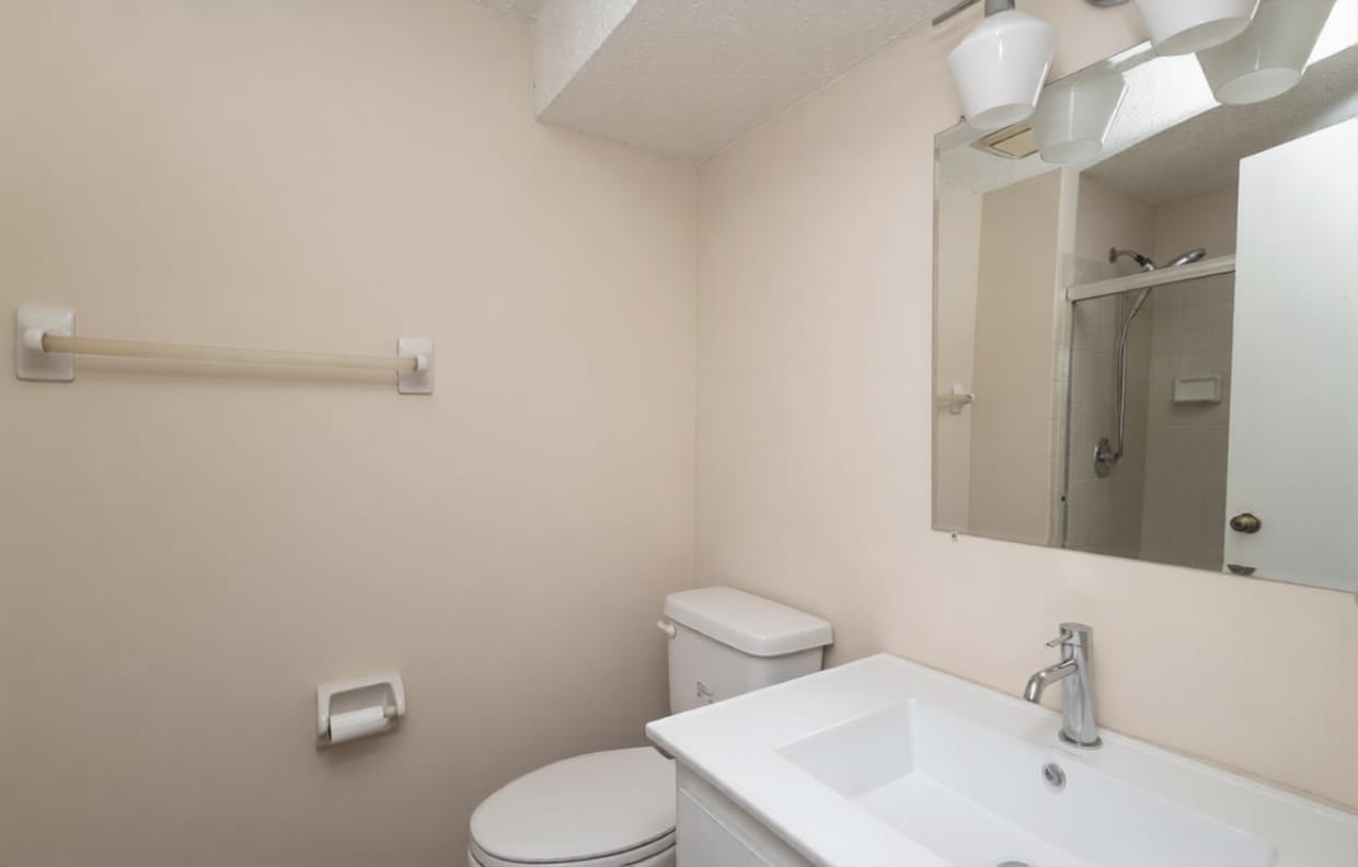 Building Photo - 9500 Shannon Green Dr