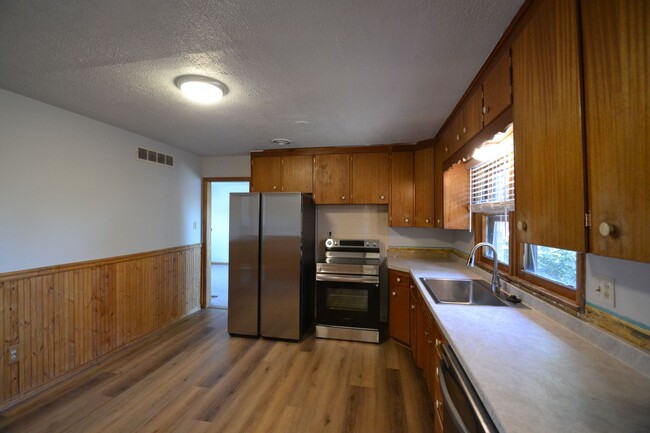 Building Photo - Remodeled 4 Bedroom Ranch on the Westside!