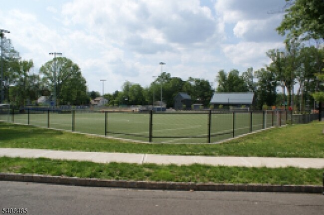 Building Photo - 110 Willow Ave