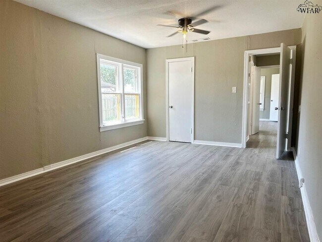 Building Photo - 2505 Carrigan Ave