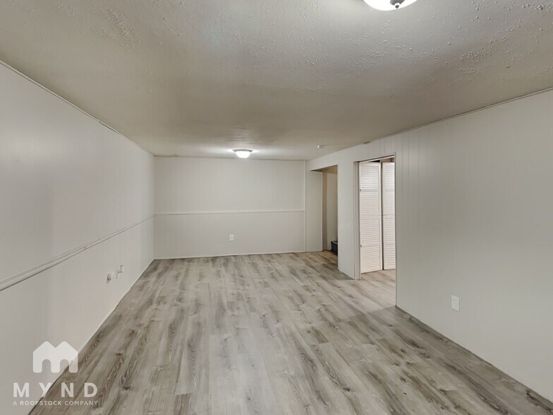 Building Photo - 654 Hillsdale Dr
