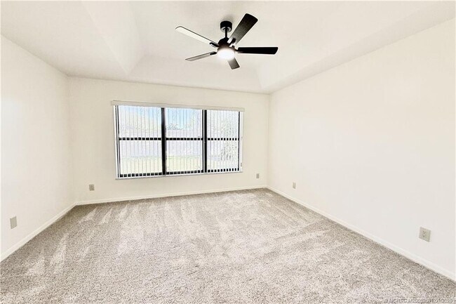 Building Photo - 3012 SW Mariposa Cir