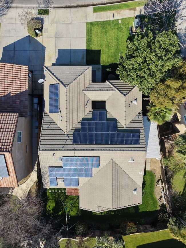 Building Photo - Spacious 4 bed 2 Bath in Desirable NW Bakersfield