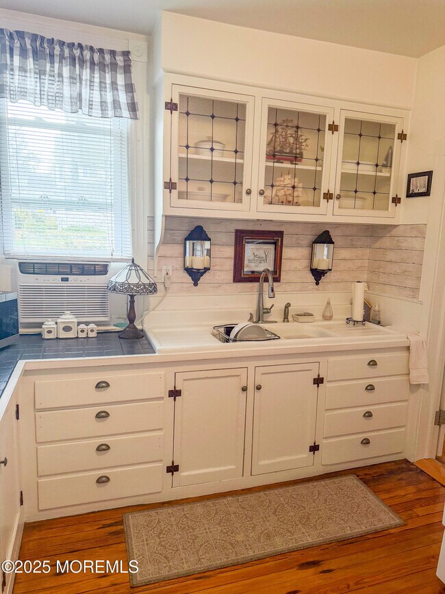 Building Photo - 47 Burlington Ave