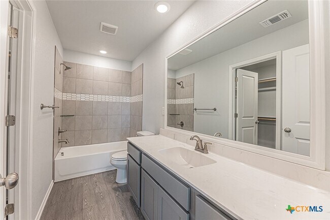 Building Photo - 1226 LEXINGTON Dr