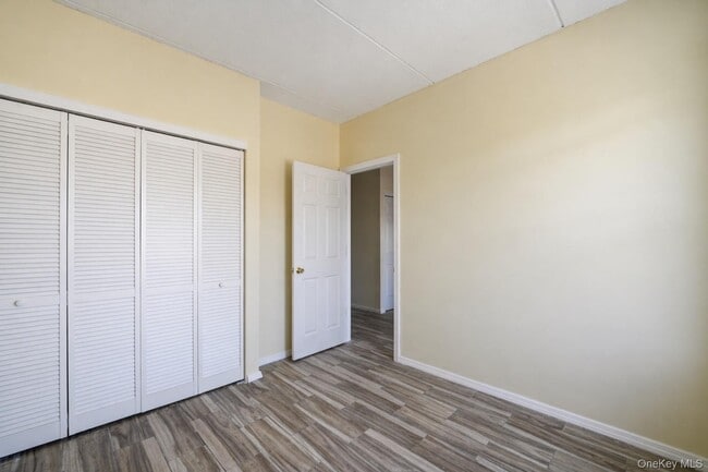 Building Photo - 426 E 159th St