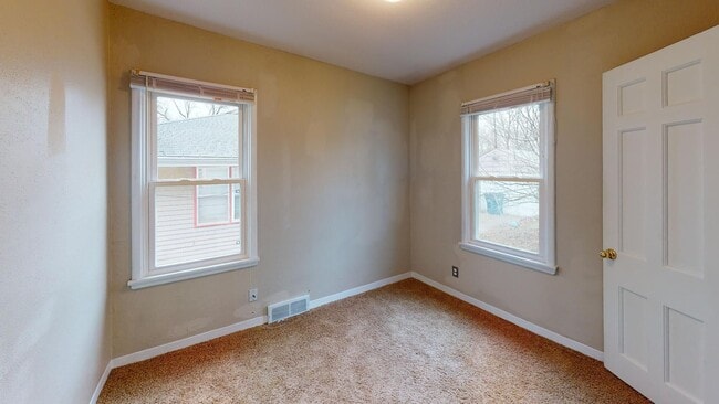 Building Photo - 2 Bed Home in Beaverdale area (Available March 15th)