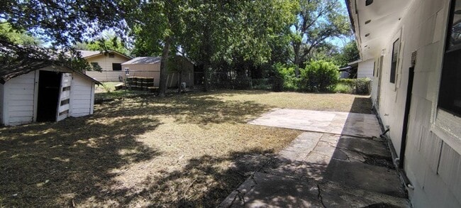 Building Photo - Charming 3-Bed, 2-Bath Home in Northeast S...