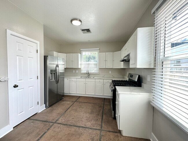 Building Photo - Renovated 3 Bedroom / 3 Bathroom House Nea...