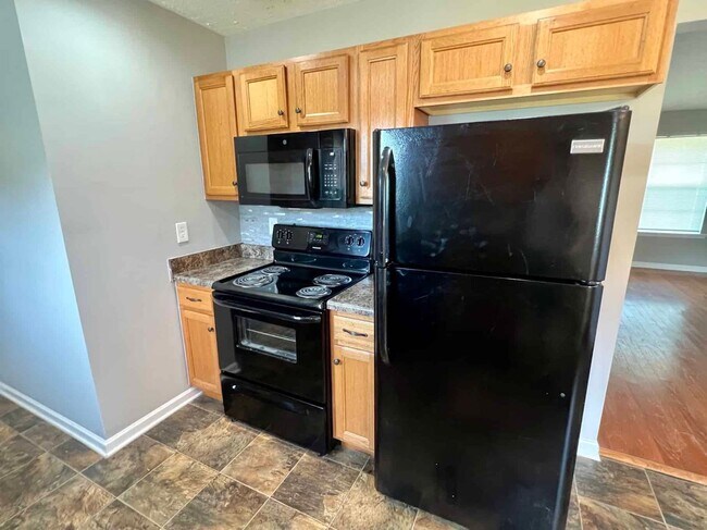 Building Photo - 3 Bed 2 Bath Brick Ranch *Fenced Backyard* in Christiana